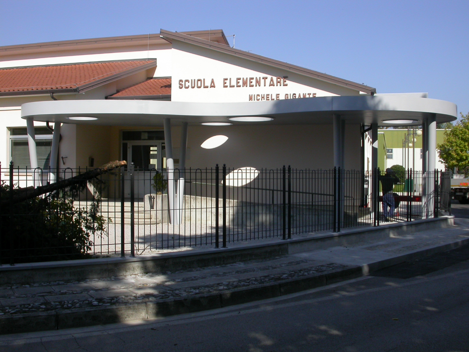 Opere di sistemazione esterne della scuola primaria Michele